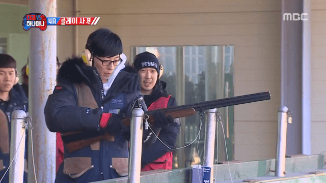 클레이 사격도 잘하고 탄피빼는 모습도 멋있는 남자 | 인스티즈