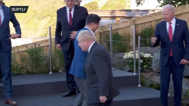 G7 기념 사진 찍으면서 문재인 대통령한테 화이팅하는 바이든ㅋㅋㅋㅋㅋㅋㅋ | 인스티즈