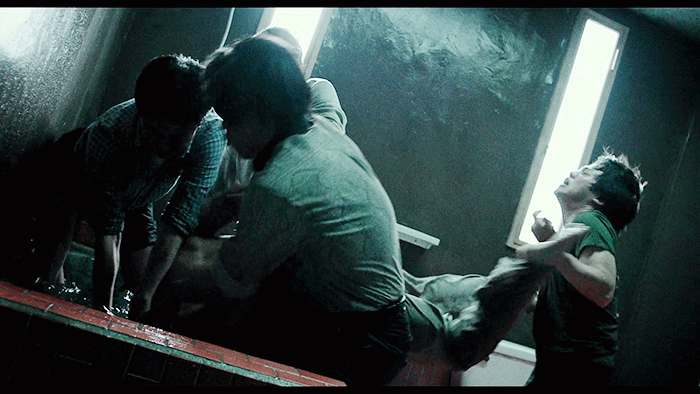 "내 새끼 와 못 가고있노...” 빡침과 분노를 일으키는 영화 속에서 울컥하게 만들었던 장면들 | 인스티즈