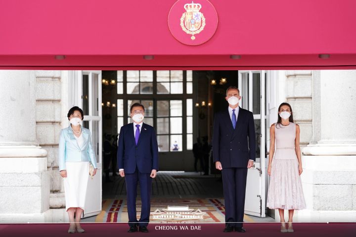 이번 유럽 순방 김정숙 여사님의 한국적인 패션과 한복 옷차림 | 인스티즈