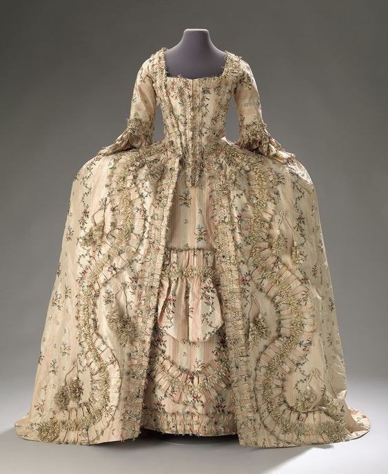 250년 전 유럽 귀족들이 입던 드레스 25벌.jpg | 인스티즈