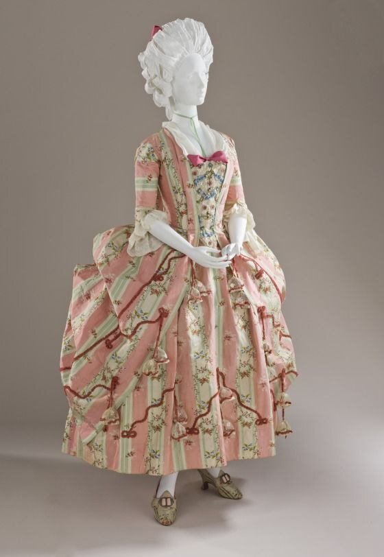 250년 전 유럽 귀족들이 입던 드레스 25벌.jpg | 인스티즈