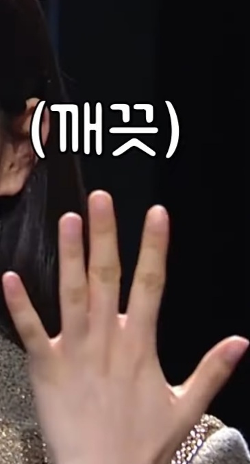 불필요한 것들을 버리기 위해 네일아트를 지우고 귀걸이를 버렸다는 아이돌 | 인스티즈