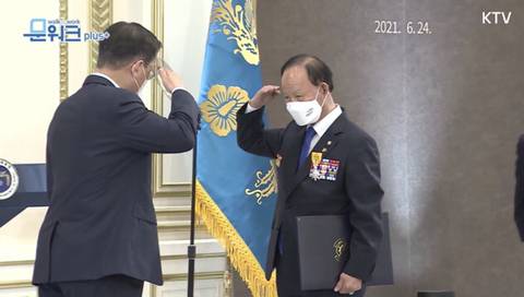 국빈급 예우로 국가 유공자들을 모신 문재인 대통령.jpg | 인스티즈