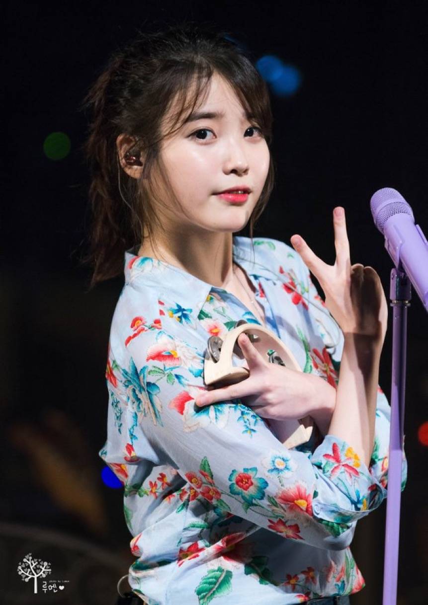 아이유의 마이크 사랑 | 인스티즈