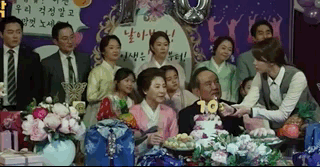 짝녀한테 까이고. 만년 백수인데 환갑잔치에서 마주쳤어요 ㅠㅠ;;.gif | 인스티즈