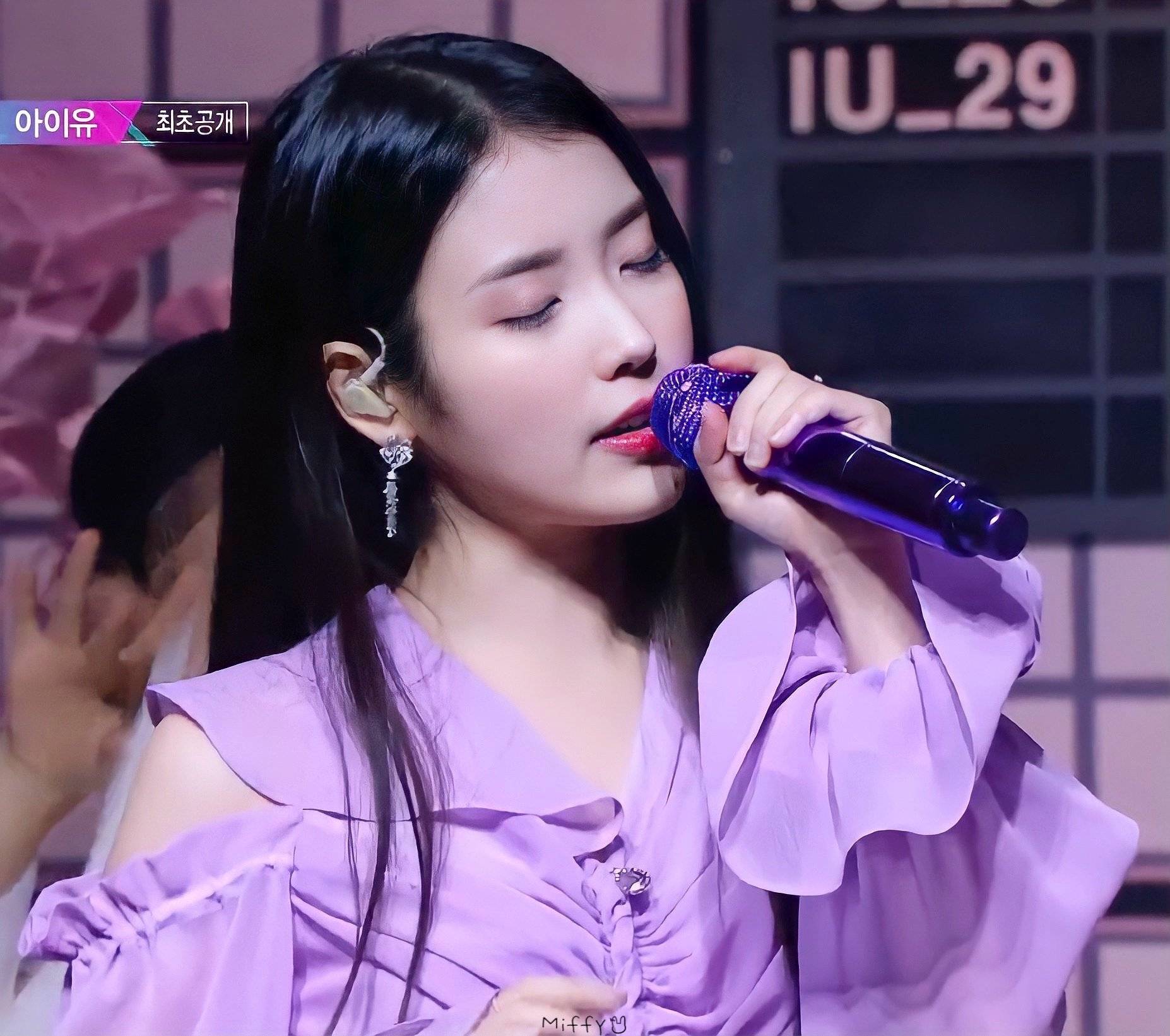 아이유의 마이크 사랑 | 인스티즈