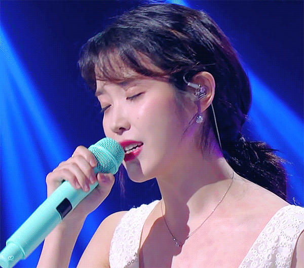아이유의 마이크 사랑 | 인스티즈