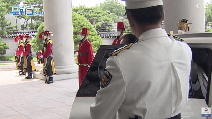 오늘 문재인 대통령이 국빈급에 준하는 의전을 준비한 이유.gif | 인스티즈