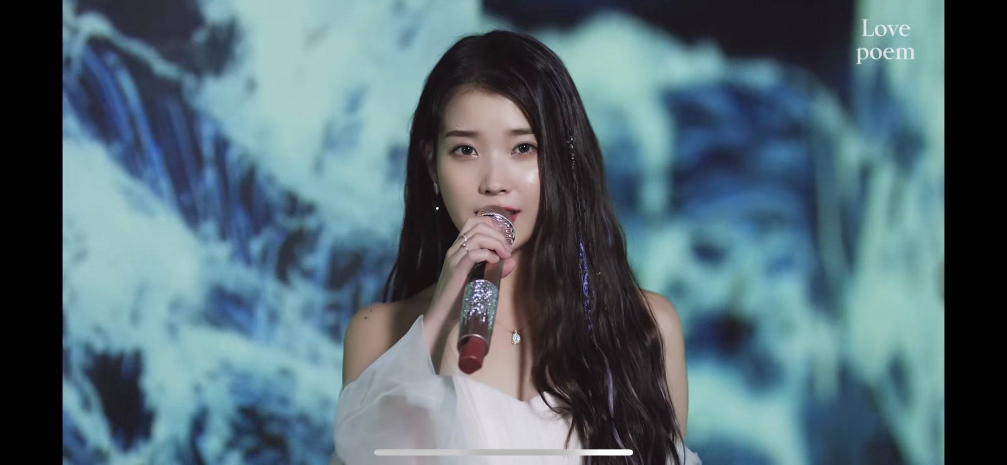 아이유의 마이크 사랑 | 인스티즈