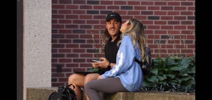 모르는 사람한테 냅다 손키스 날려보기 | 인스티즈