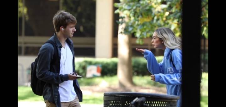 모르는 사람한테 냅다 손키스 날려보기 | 인스티즈