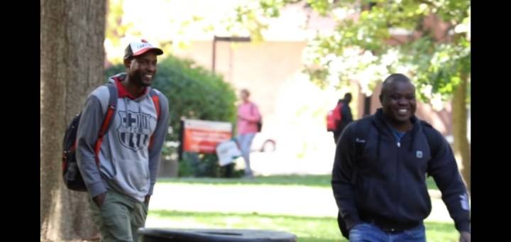 모르는 사람한테 냅다 손키스 날려보기 | 인스티즈