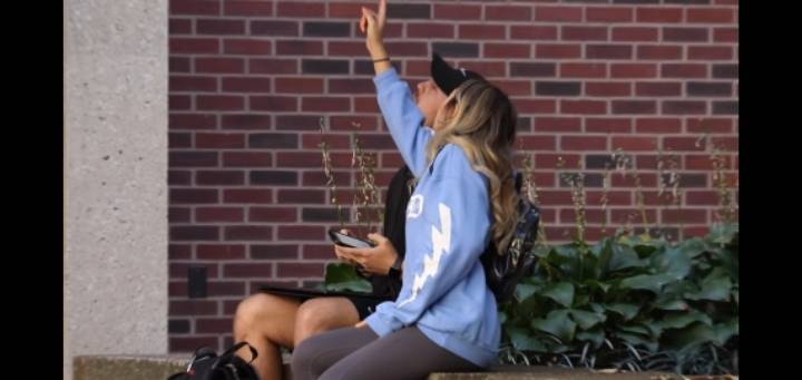 모르는 사람한테 냅다 손키스 날려보기 | 인스티즈