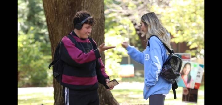 모르는 사람한테 냅다 손키스 날려보기 | 인스티즈