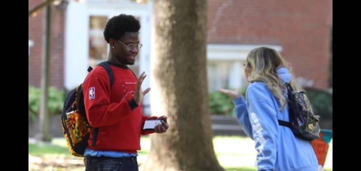 모르는 사람한테 냅다 손키스 날려보기 | 인스티즈