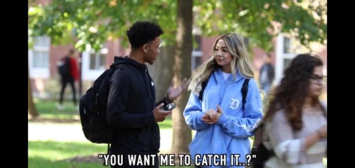 모르는 사람한테 냅다 손키스 날려보기 | 인스티즈