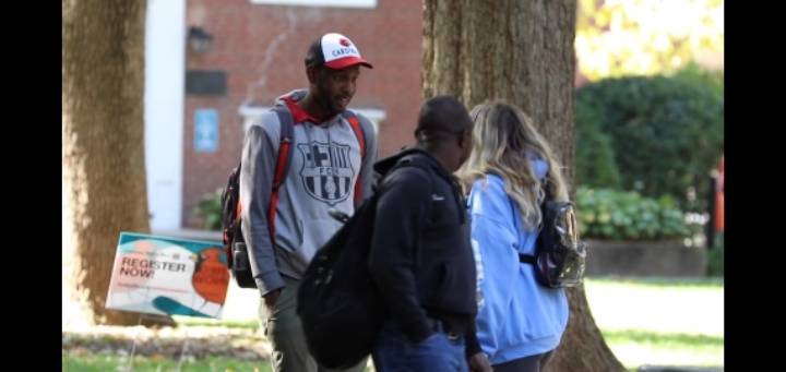 모르는 사람한테 냅다 손키스 날려보기 | 인스티즈