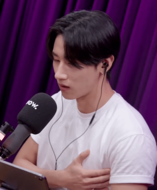 생방인데 너무 대놓고 만지는거 아니에요? | 인스티즈