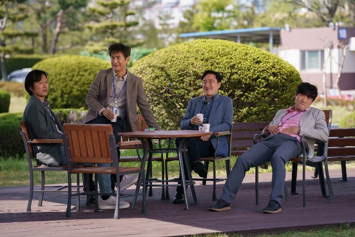 [미치지않고서야] 드라마 스틸컷인지 실제 부장님들 점심시간인지.jpg | 인스티즈