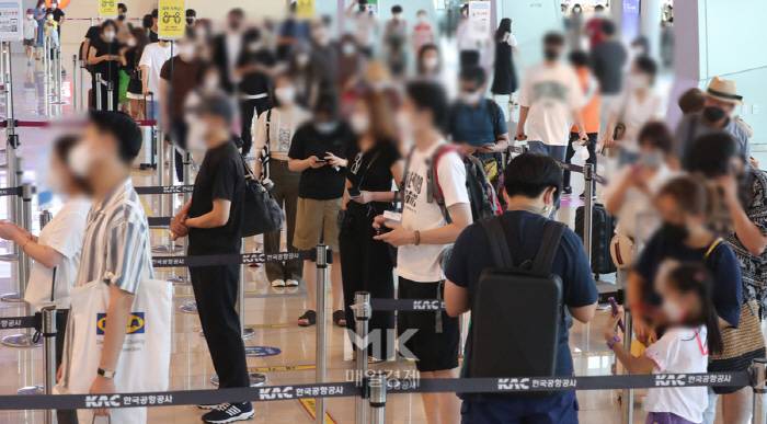 7월 22일 오늘 여행객들로 붐비는 김포공항 | 인스티즈