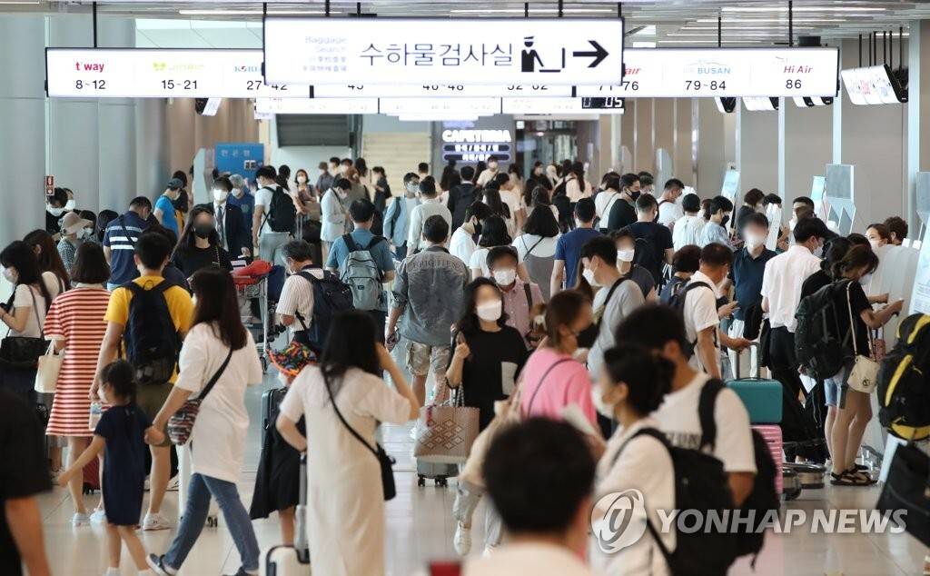 7월 22일 오늘 여행객들로 붐비는 김포공항 | 인스티즈