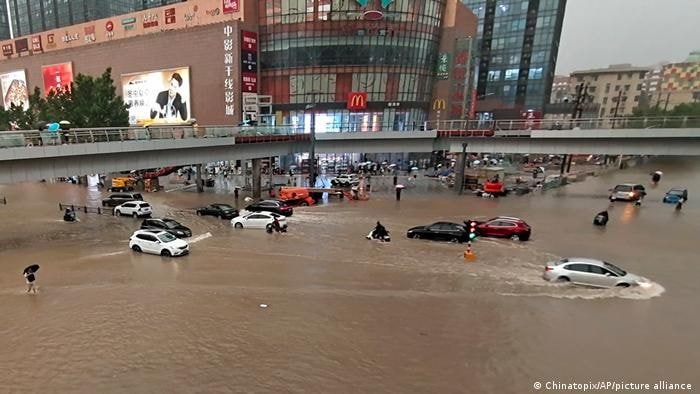 천년에 한 번 내리는 수준으로 내렸다는 중국 폭우 | 인스티즈