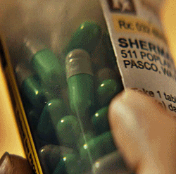 엄마가 매일 나에게 초록색 약을 먹이길래 약국에서 약의 정체를 알아봤더니...gif | 인스티즈
