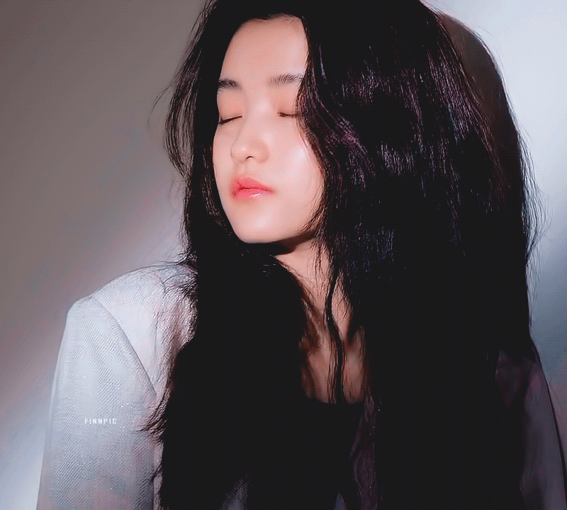 머리숱이 많아서 나눠주고 싶다는 김태리ㄷㄷ.jpgif | 인스티즈