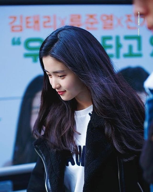 머리숱이 많아서 나눠주고 싶다는 김태리ㄷㄷ.jpgif | 인스티즈