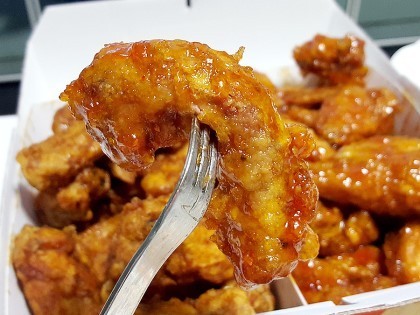 치킨 먹을때 먹는다 vs 그냥 버린다 | 인스티즈