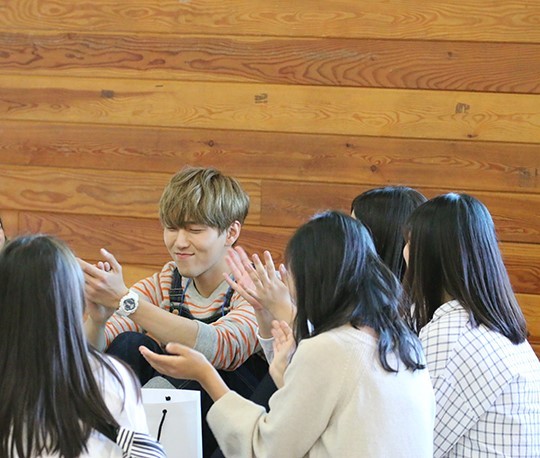 [스타캐스트] B1A4 with BANA 피크닉 현장 속으로 GOGO | 인스티즈