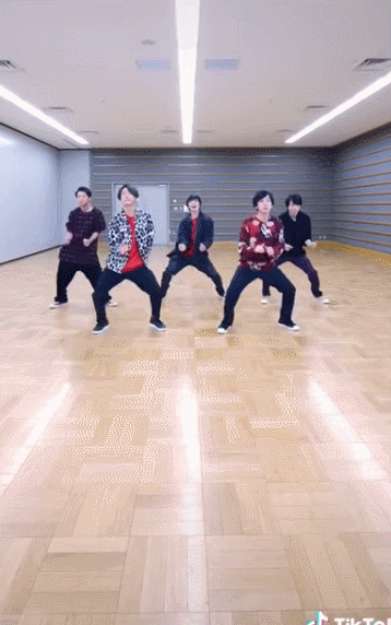 K-POP을 능가하겠다는 일본 장수아이돌 아라시 춤과 한국 장수아이돌 춤.gif | 인스티즈