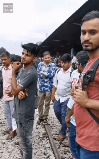 인도 열차서 새색시 집단 성폭행, 8명 체포..말리는 남편 폭행 | 인스티즈