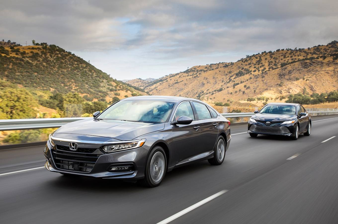 2018 신형 도요타 캠리 2.5 XLE vs 2018 신형 혼다 어코드 1.5T [데이터주의] | 인스티즈