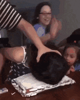 공포의 생일파티 .gif | 인스티즈