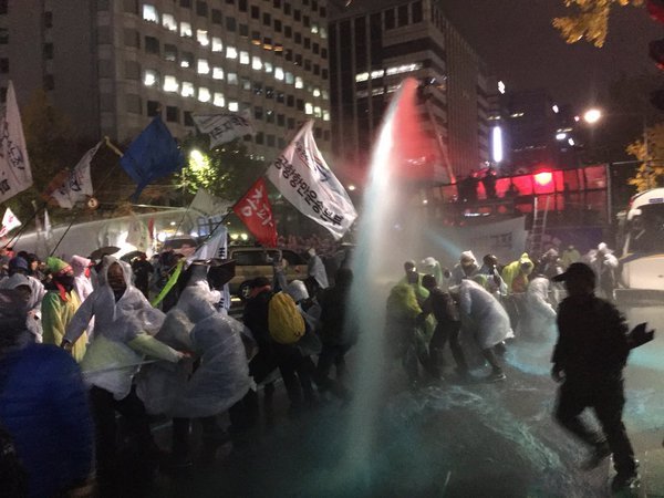 40년만에 온 가뭄에도 물대포 쏠 물은 넘치는 나라 | 인스티즈