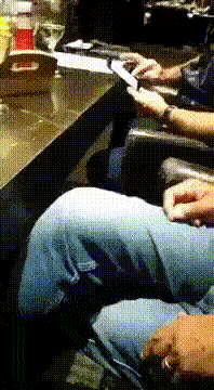 주문하신 커피 나왔....어어엇 gif | 인스티즈