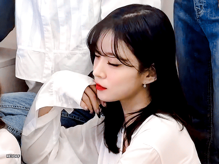 (스압)얼굴도 몸매도 예쁜 프로미스나인 이채영.jpgif | 인스티즈