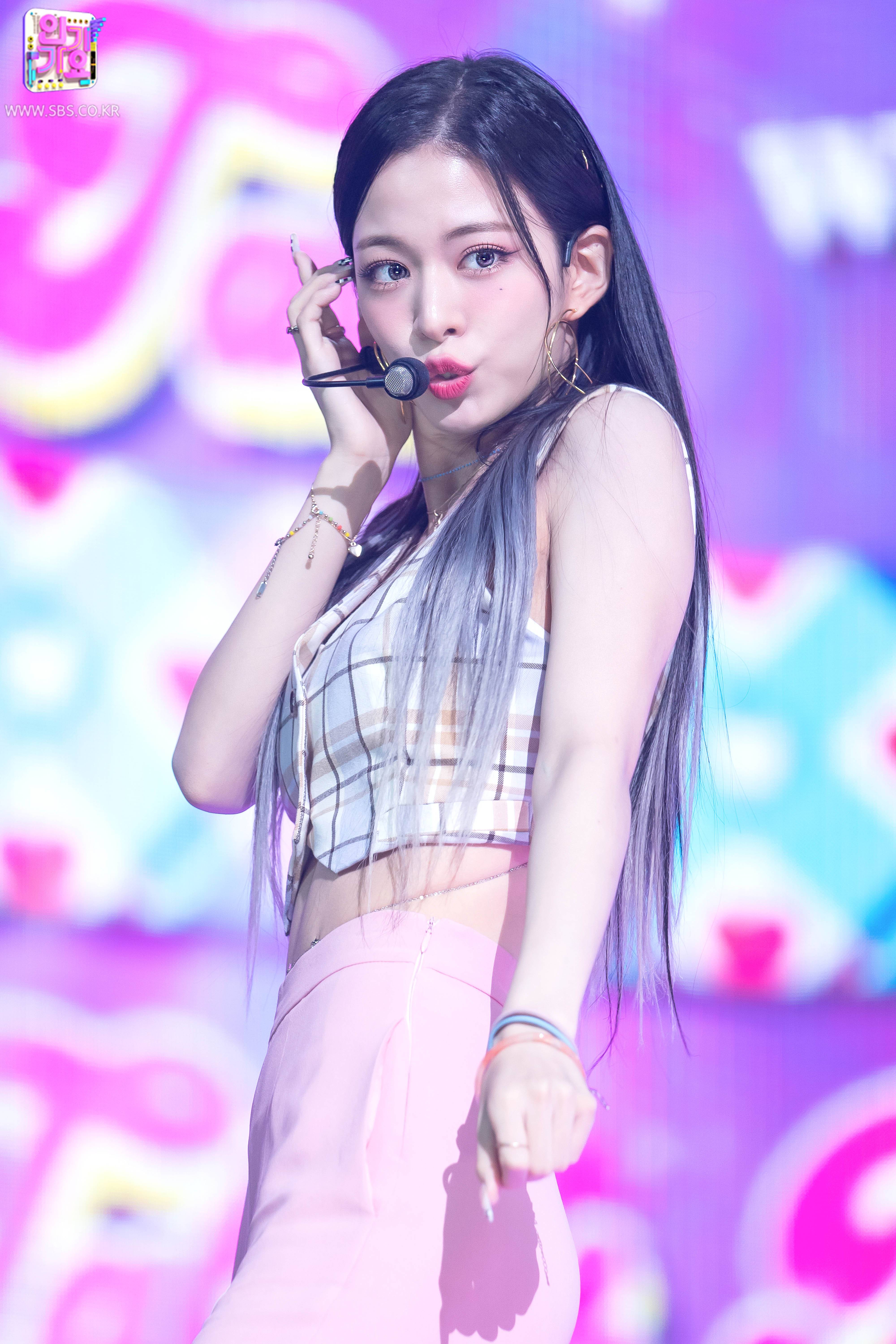 (스압)얼굴도 몸매도 예쁜 프로미스나인 이채영.jpgif | 인스티즈
