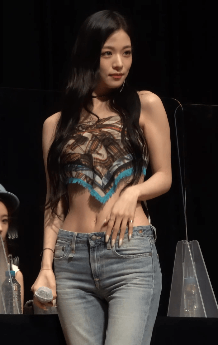 (스압)얼굴도 몸매도 예쁜 프로미스나인 이채영.jpgif | 인스티즈