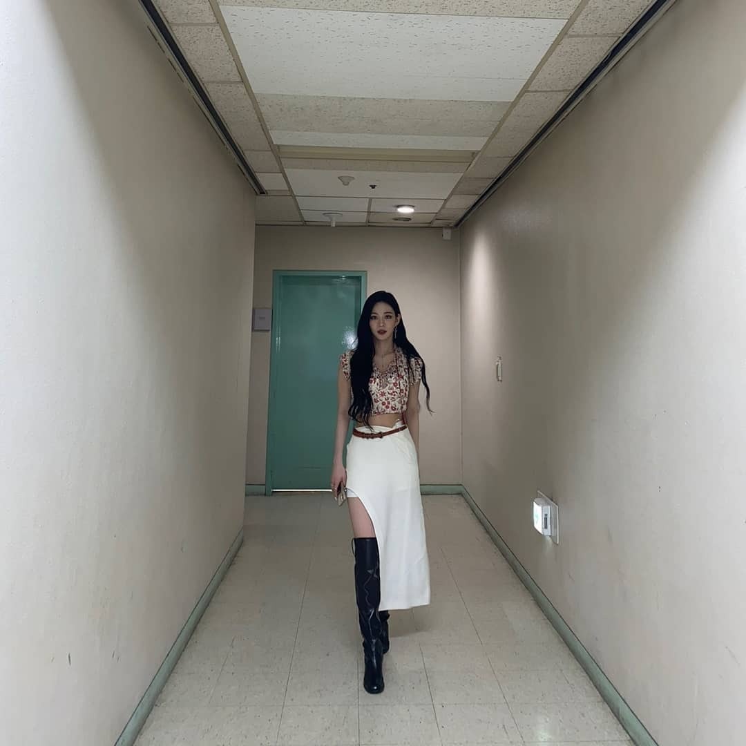 (스압)얼굴도 몸매도 예쁜 프로미스나인 이채영.jpgif | 인스티즈