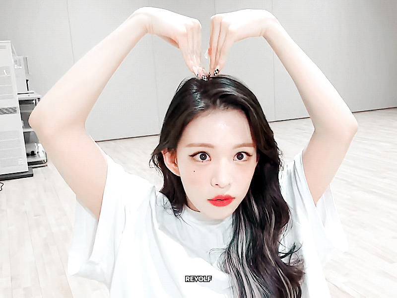 (스압)얼굴도 몸매도 예쁜 프로미스나인 이채영.jpgif | 인스티즈