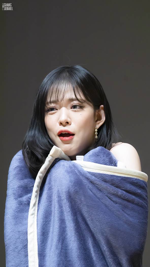 (스압)얼굴도 몸매도 예쁜 프로미스나인 이채영.jpgif | 인스티즈