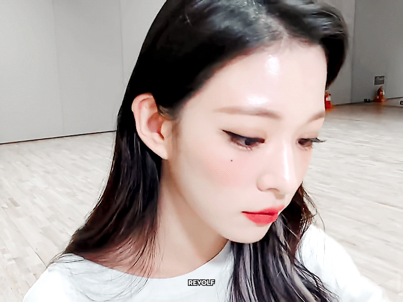 (스압)얼굴도 몸매도 예쁜 프로미스나인 이채영.jpgif | 인스티즈