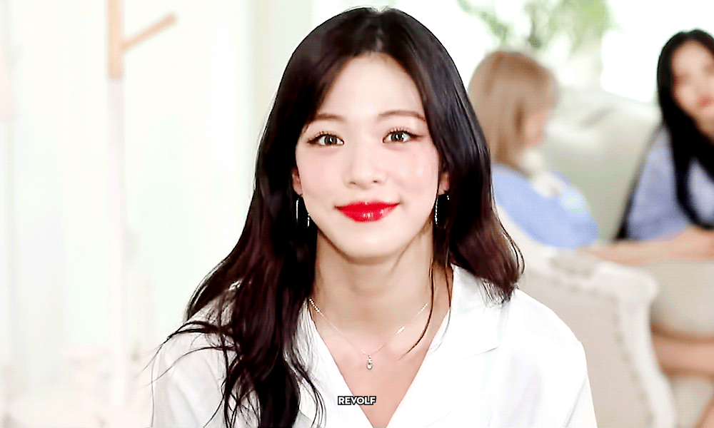 (스압)얼굴도 몸매도 예쁜 프로미스나인 이채영.jpgif | 인스티즈