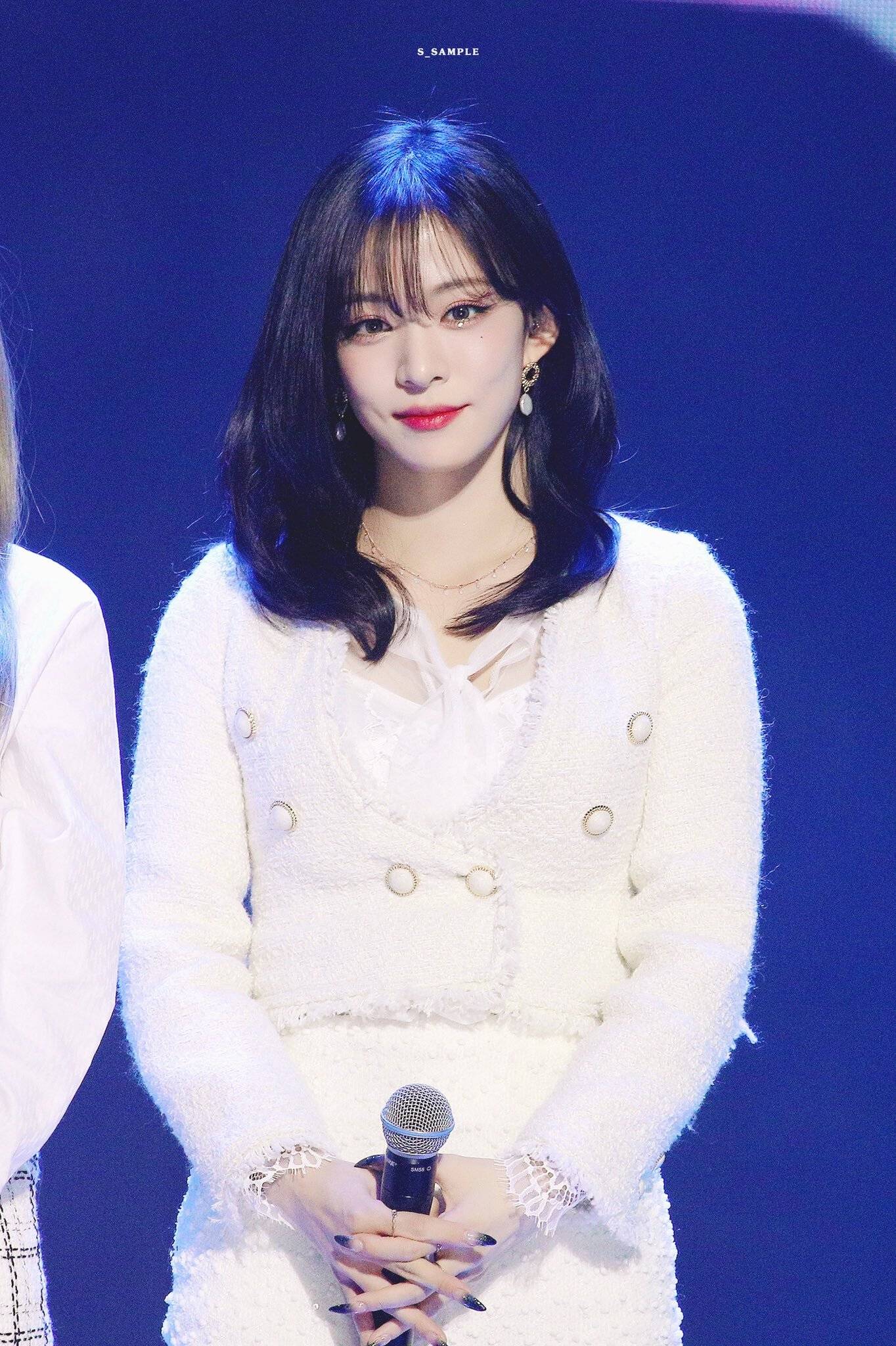 (스압)얼굴도 몸매도 예쁜 프로미스나인 이채영.jpgif | 인스티즈