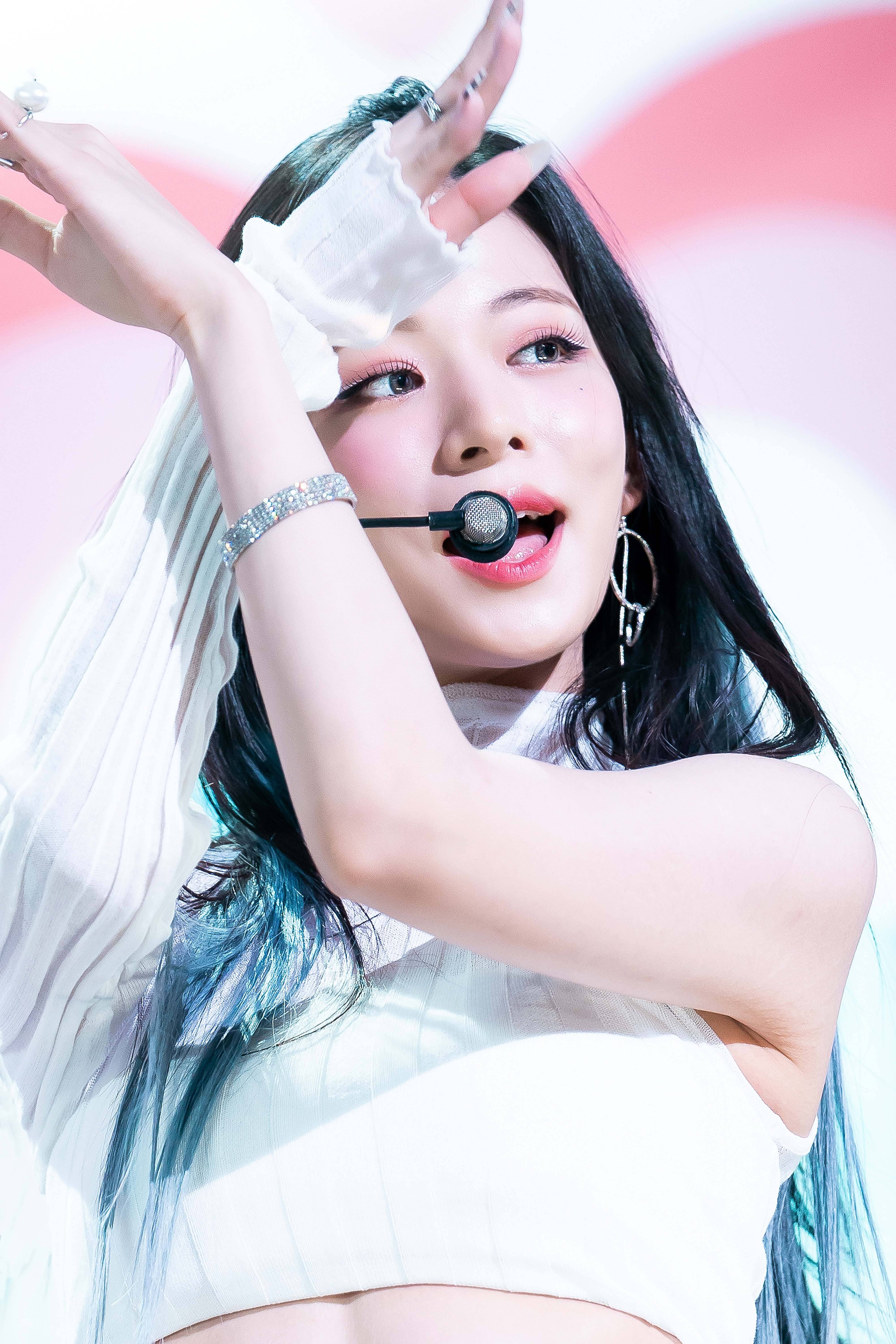 (스압)얼굴도 몸매도 예쁜 프로미스나인 이채영.jpgif | 인스티즈
