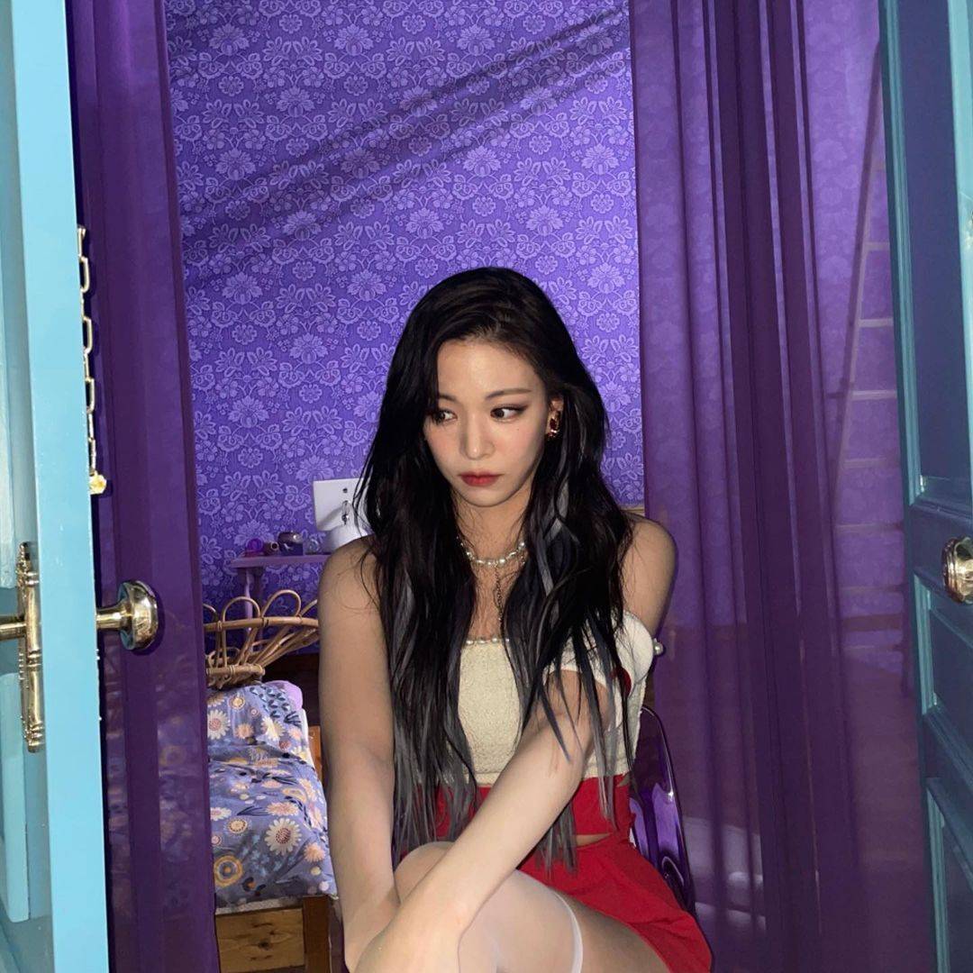 (스압)얼굴도 몸매도 예쁜 프로미스나인 이채영.jpgif | 인스티즈