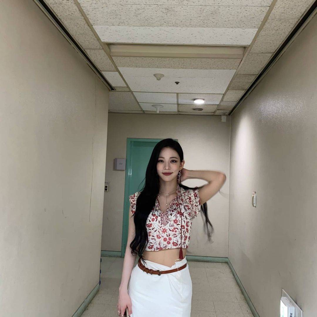 (스압)얼굴도 몸매도 예쁜 프로미스나인 이채영.jpgif | 인스티즈